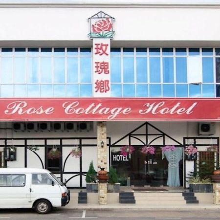 Rose Cottage Hotel Taman Impian Senai Johor Bahru Luaran gambar